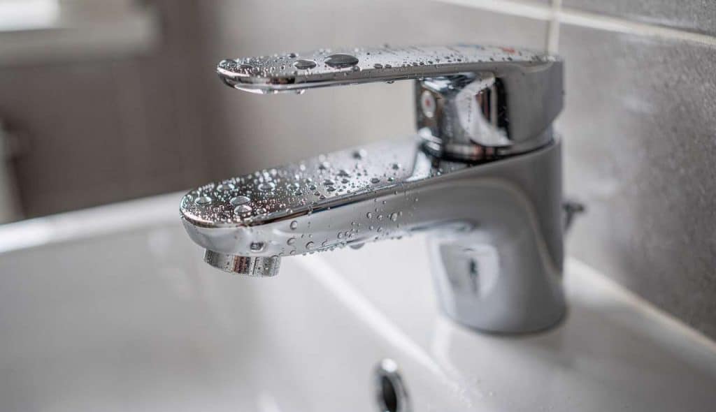 Comment entretenir ses robinets : guide pratique pour éviter les fuites